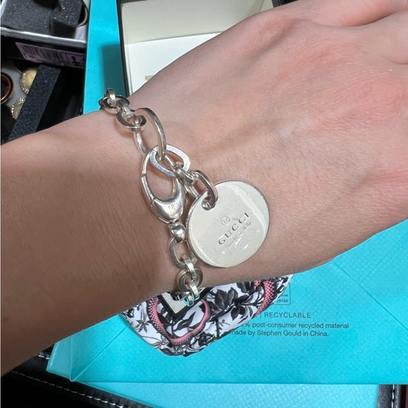 GUCCI ICON GUCCI LOGO SILVER ROUND TRADEMARK CHARM BRACELET 18 - Picture 2 of 7